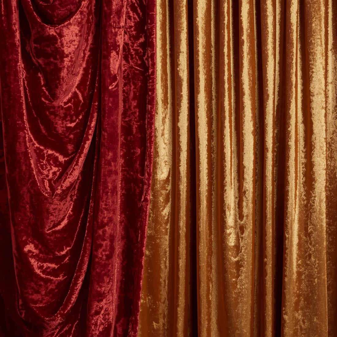 Panne Velvet vs Chiffon: Which Fabric Is Better for Backdrops?