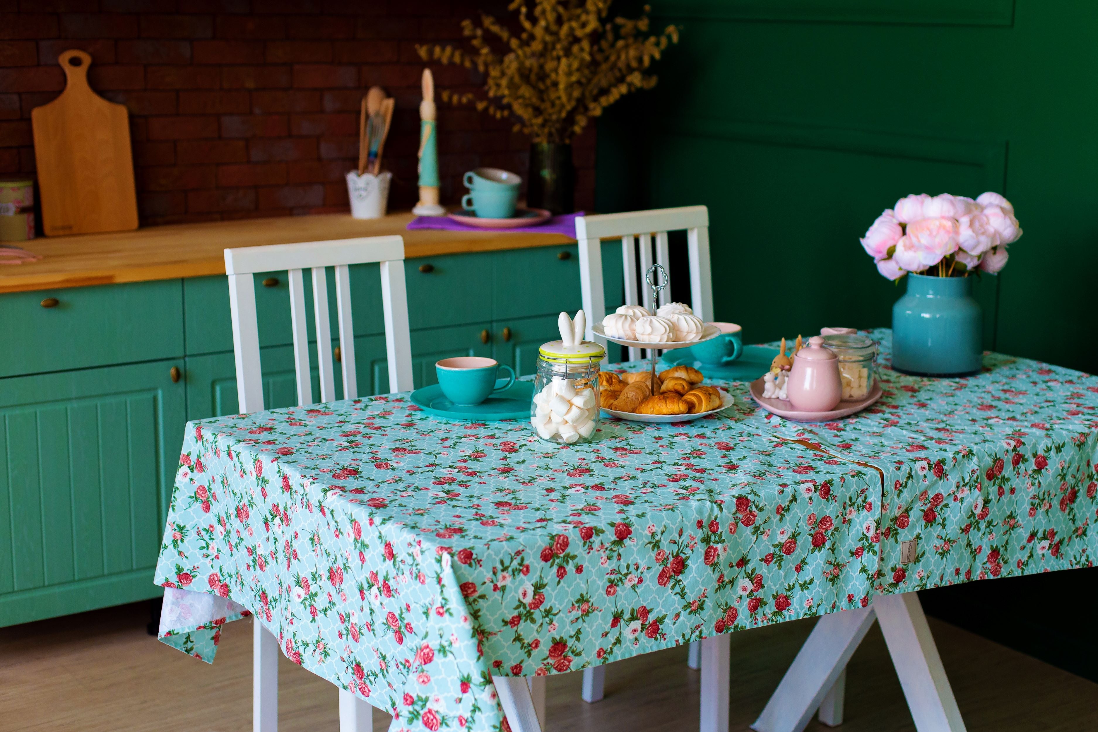 Kitchen Tablecloth Pattern Free Sewing Pattern Ideas for Tablecloths: Enhancing Your Dining Space ...